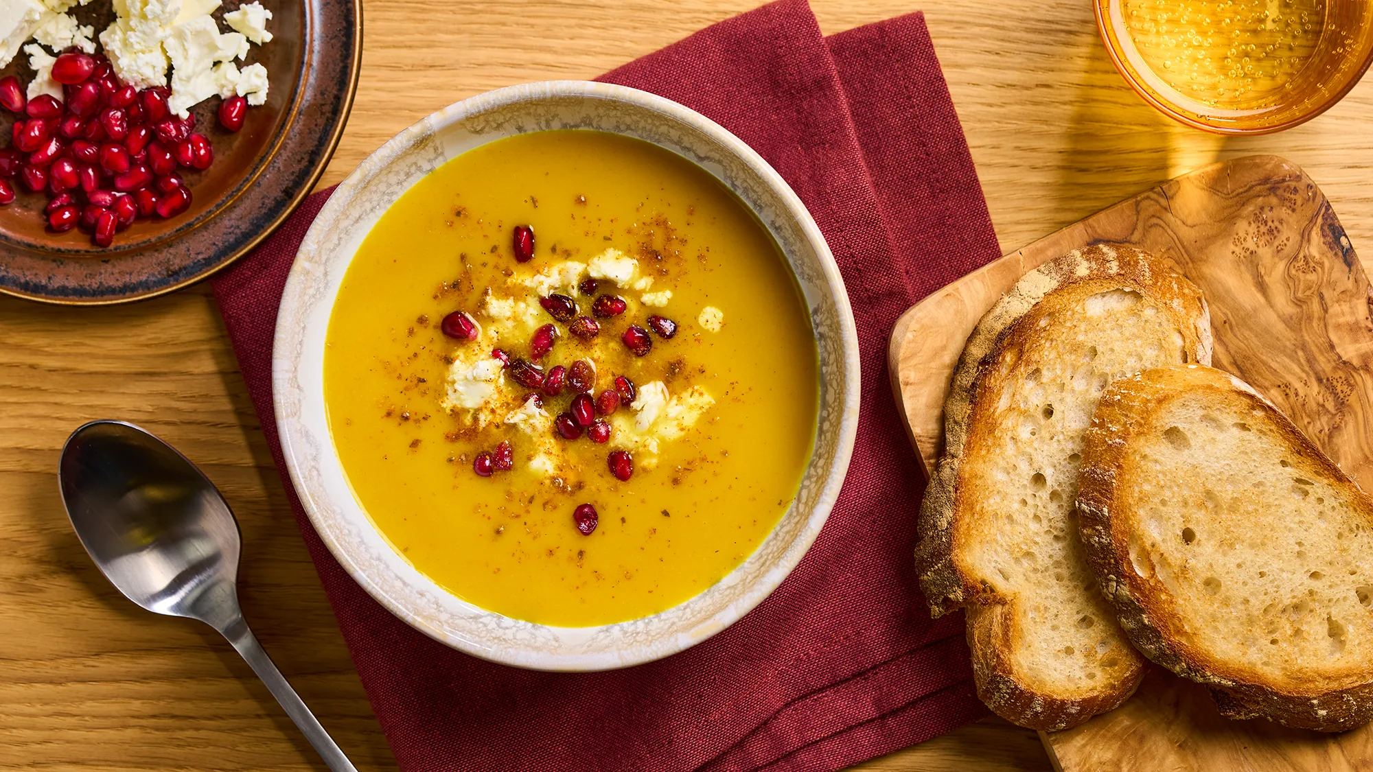Soupe de butternut, feta et épices