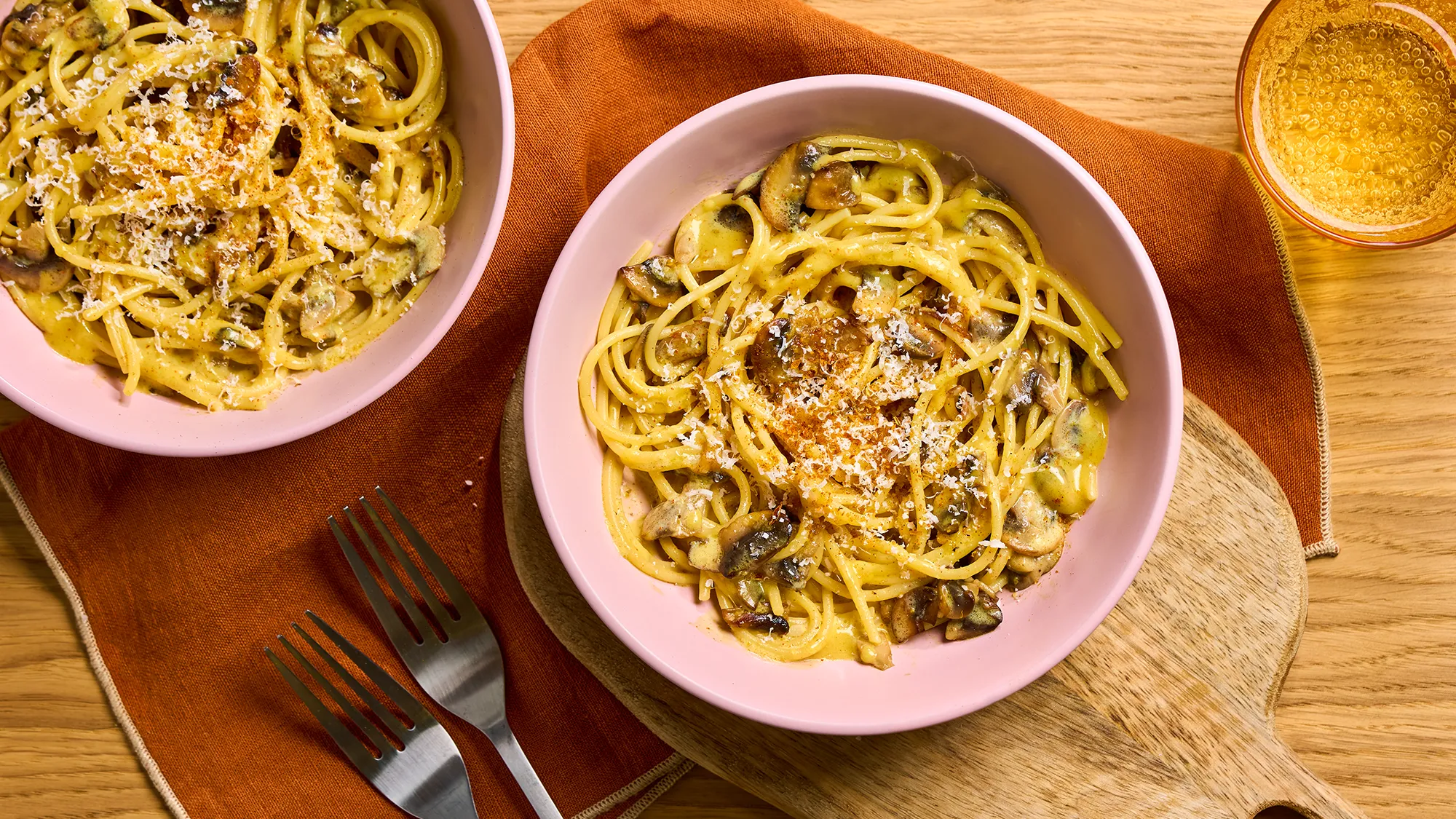 creamy_mushroom_pasta_colombian_spices_2000x1125