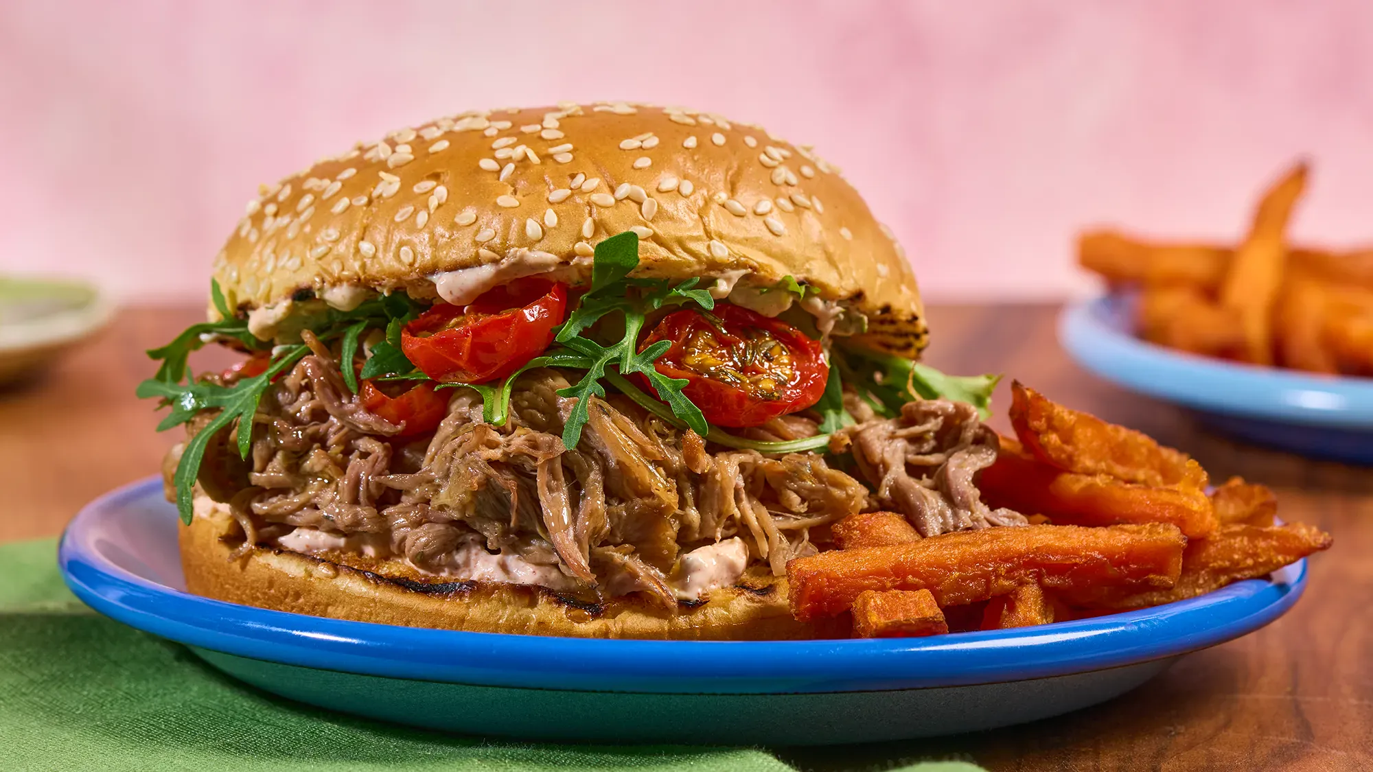 Pulled_Lamb_Burger_Paprika_Mayonnaise_2000x1125