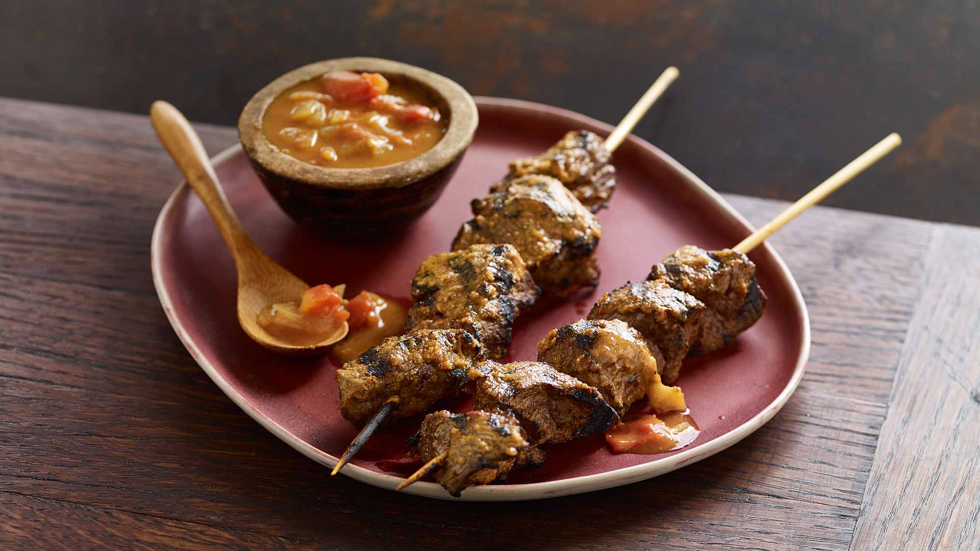 tanzanian_bbq_skewers_with_tomato_onion_sauce